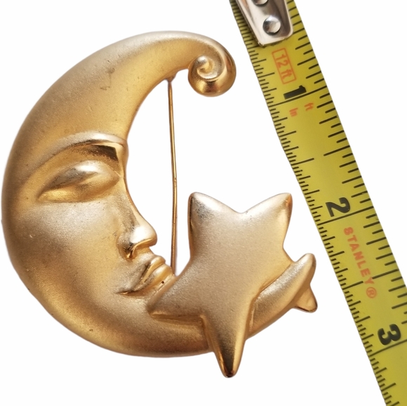 Vintage 1970s Matte Gold Tone Moon and Star Brooch - Picture 10 of 12